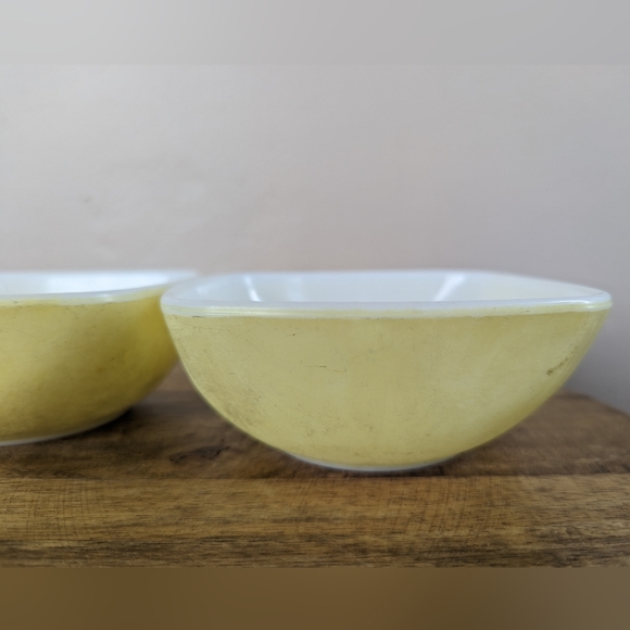 VINTAGE Pyrex 410 Square Hostess Bowl, 12 Ounces, Primary Yellow (Set of 2) - Picture 11 of 13